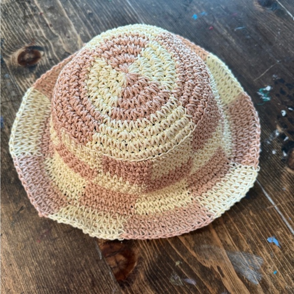 Cutest checkerboard hat! Packable for travel! See pic for more details….